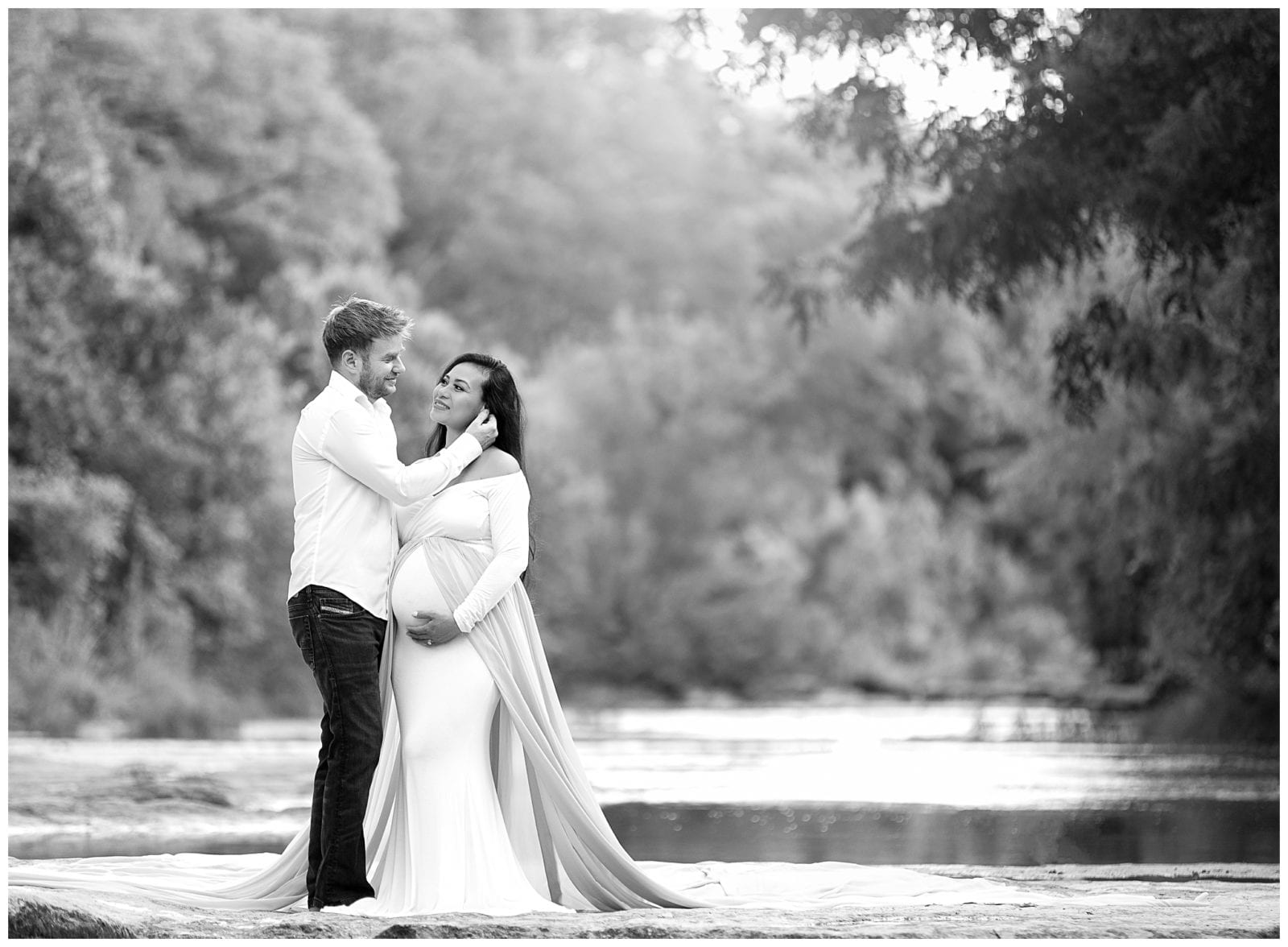 Photo of an expecting couple in Bull Creek