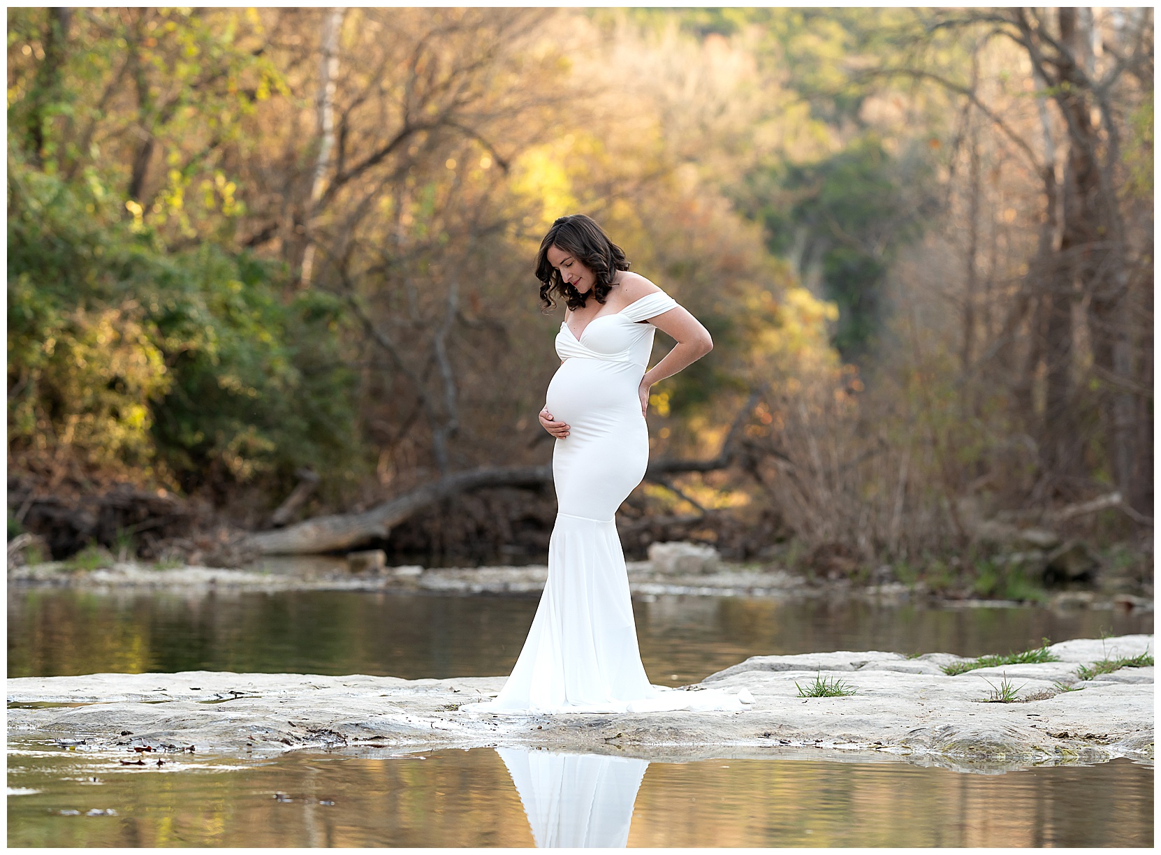 Maternity Photo Shoot in Studio or Outdoors: How To Decide
