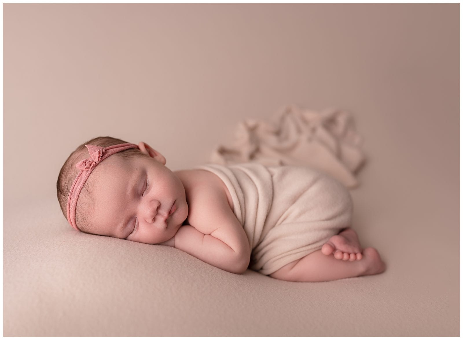 Newborn baby photo by Hello Photography