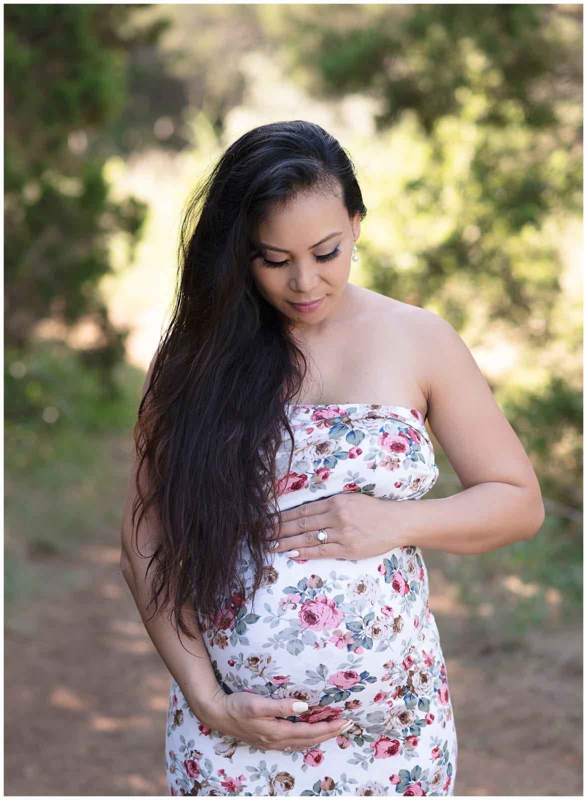 maternity photo at st edwards park in austin