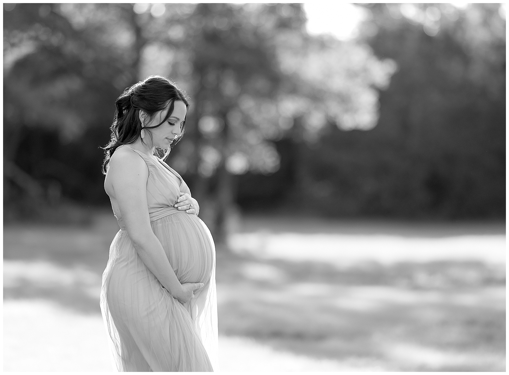 black and white maternity photo of mom at sunset