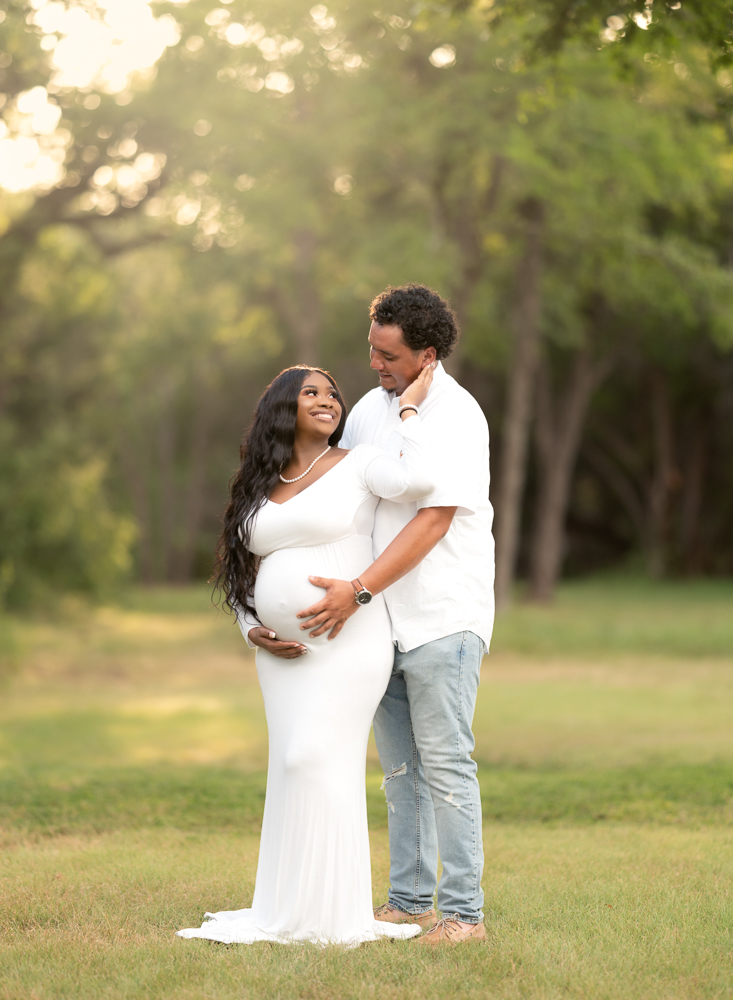 a couple posing during their maternity photoshoot